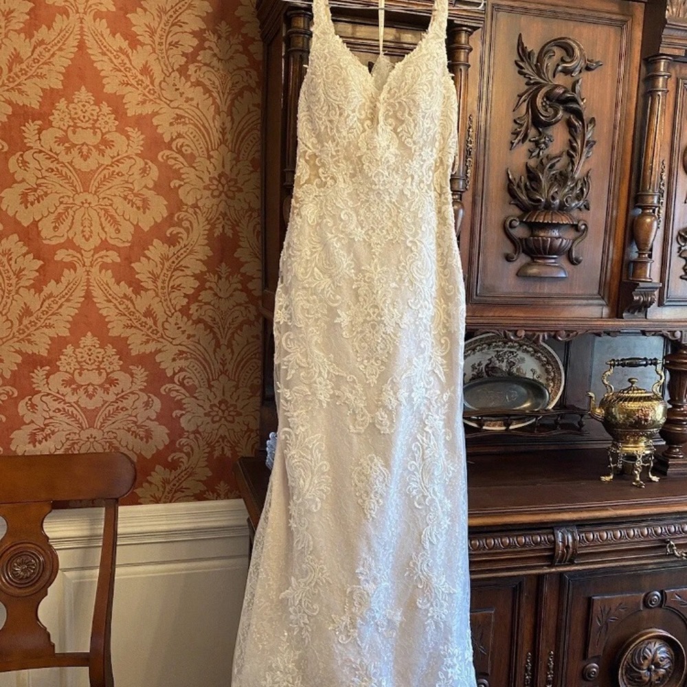 Maggie Sottero Delilah wedding gown lace beading 14 - Picture 5 of 7